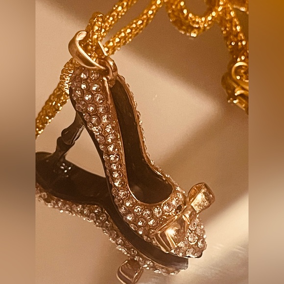 Rhinestone high heel shoe charm necklace crystal bling gold & shiny gold bow - Picture 7 of 8